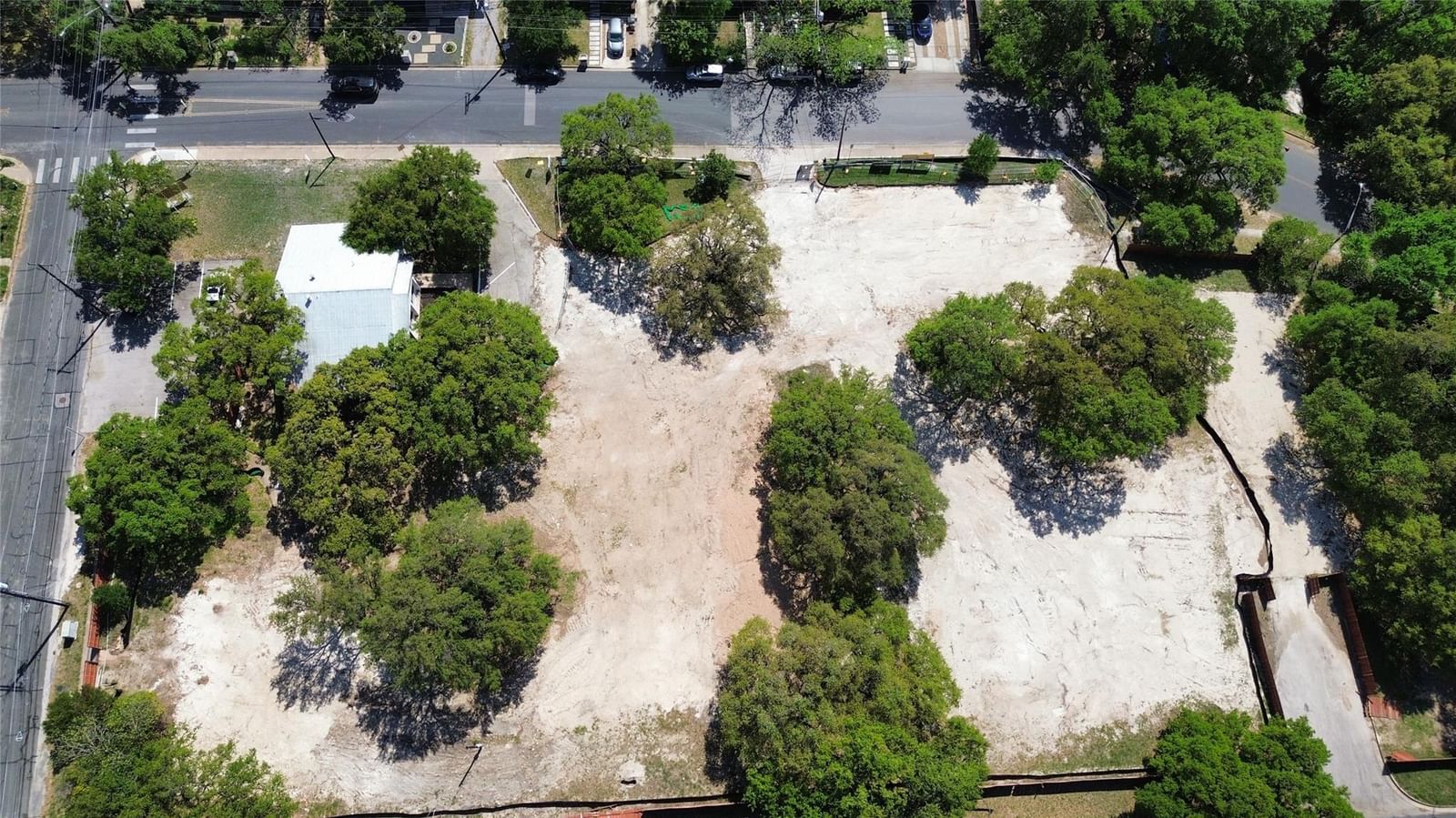 406 W LIVE OAK ST - Photo 1