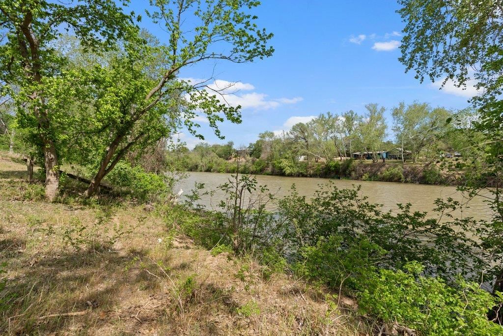 154 Shoreline DR - Photo 1