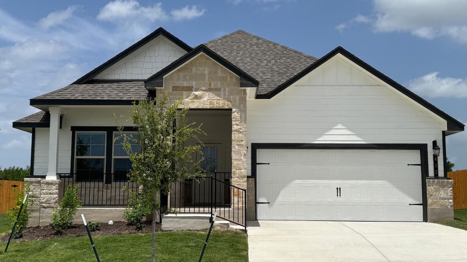 412 Creekfall RD - Photo 1