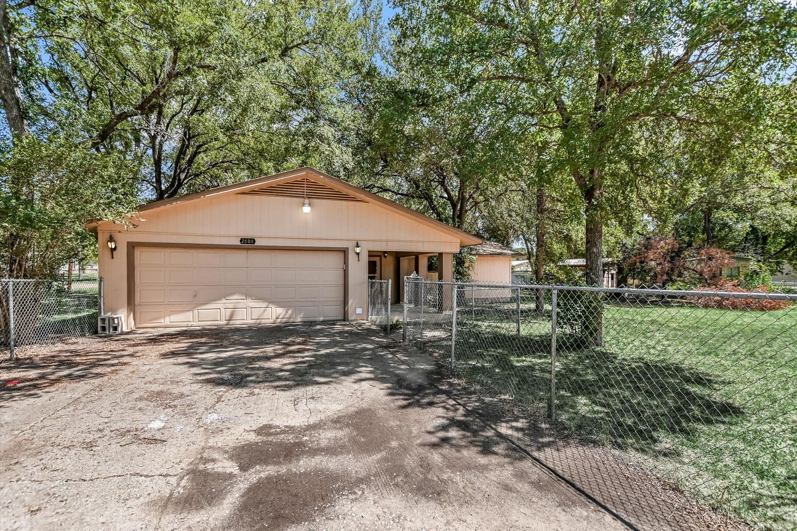 2808 Kings Circle DR - Photo 1