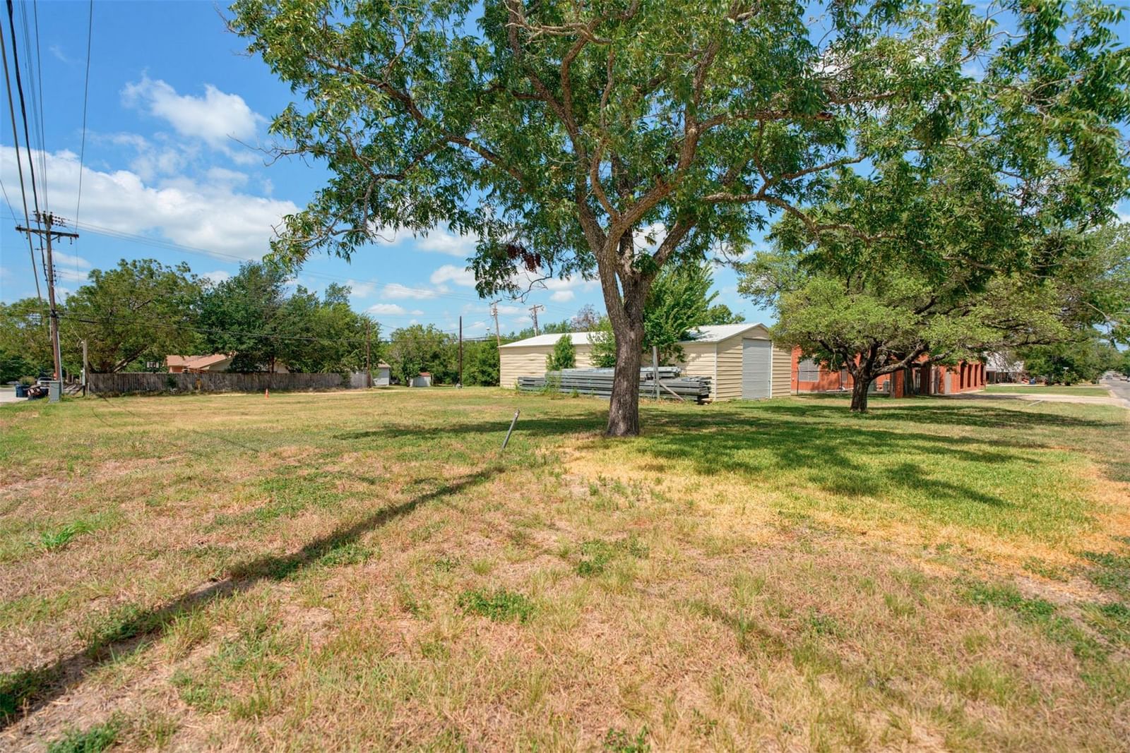 127 E Davilla Ave - Photo 1