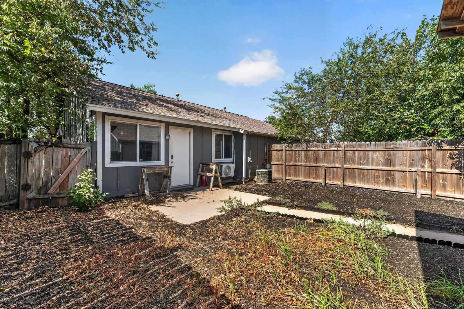 1404 W Braker LN #A & B - Photo 1