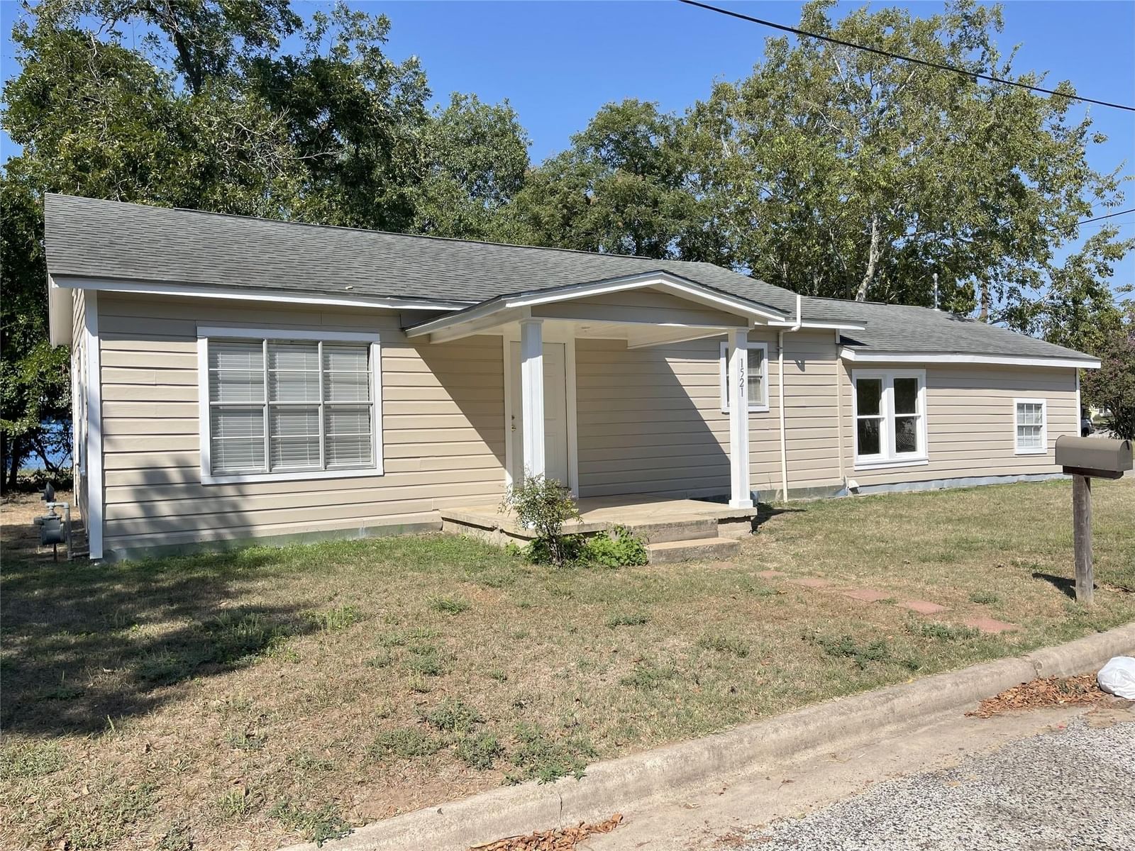 1521 Hamilton ST - Photo 1