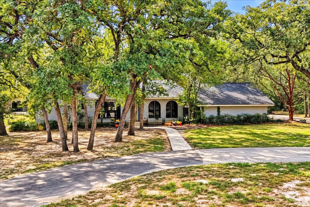 111 Post Oak DR - Photo 1