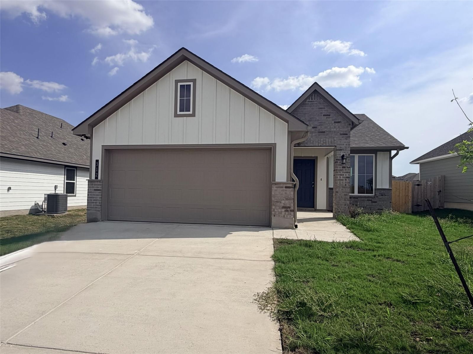312 Boatright BLVD - Photo 1