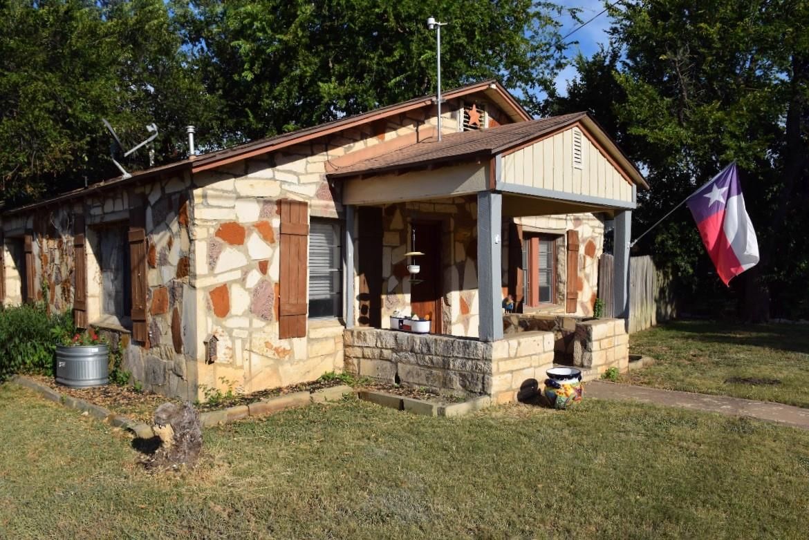 1601 Pine ST - Photo 1