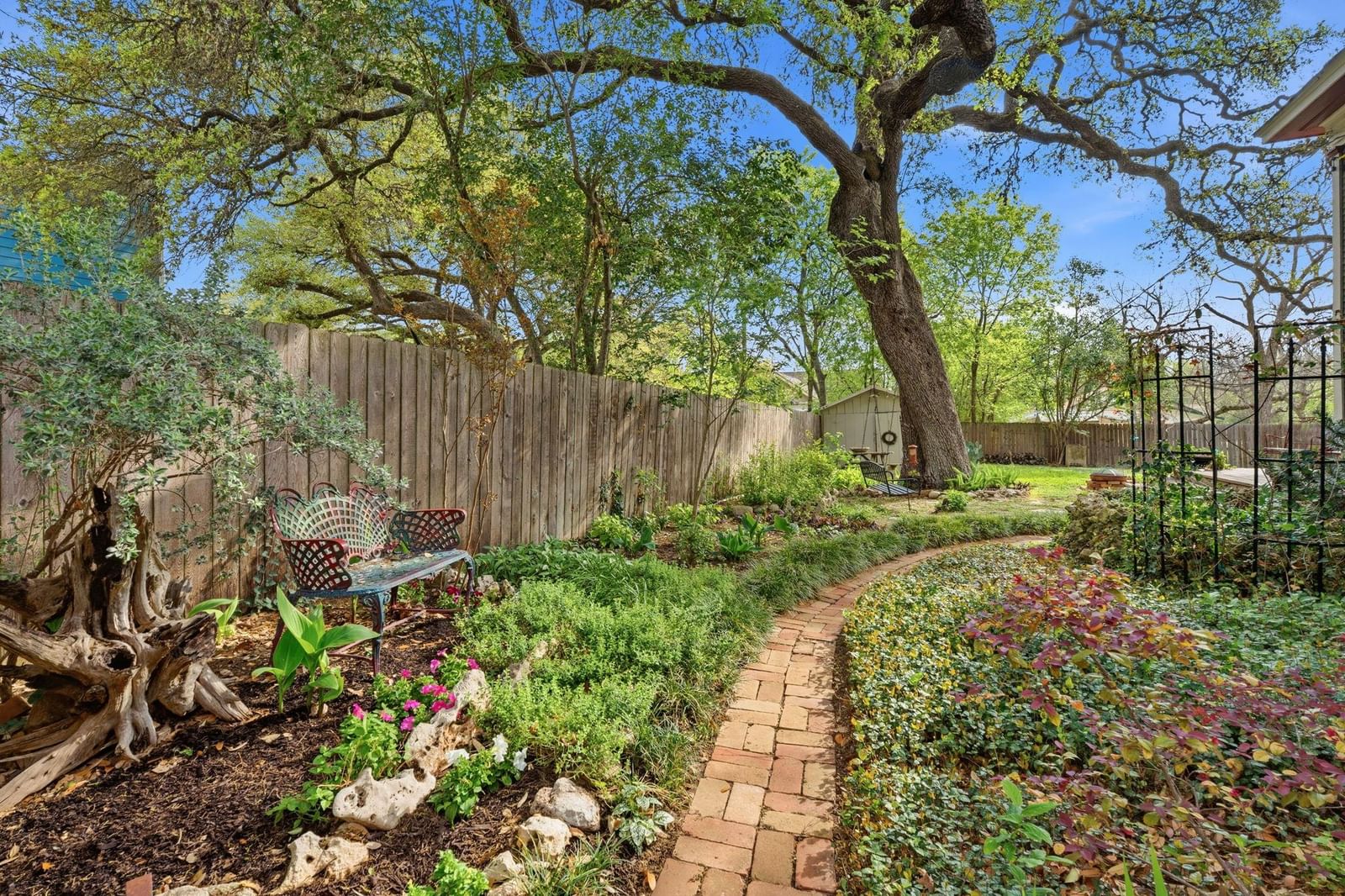 410 Cibilo ST - Photo 1
