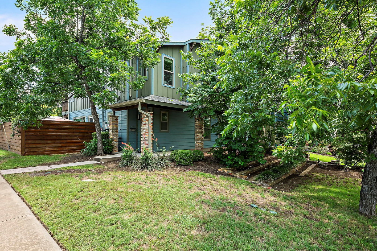 5013 Avenue F #B - Photo 1