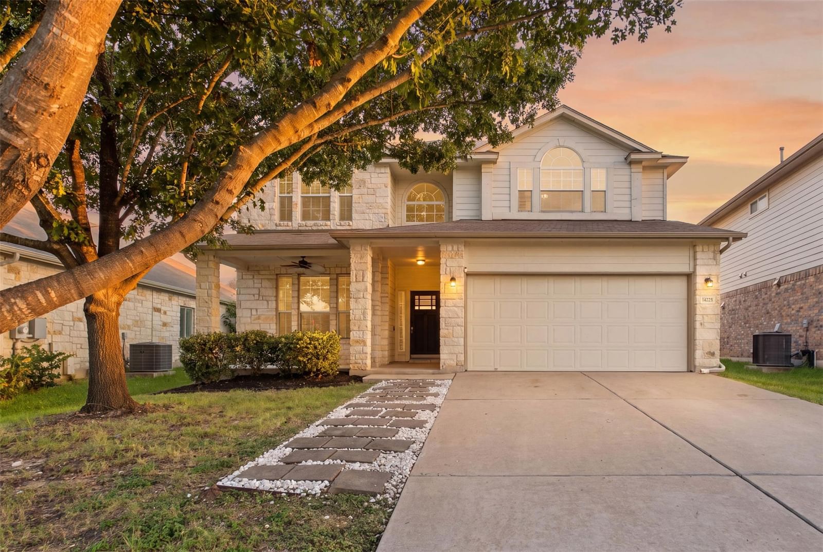 14225 Canyon TRL - Photo 1