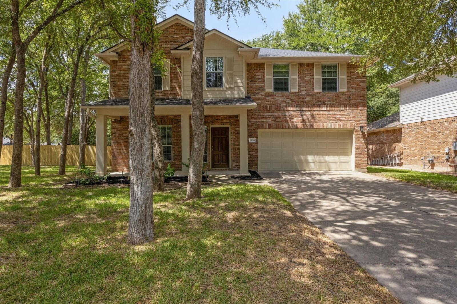 1926 Creek Crest WAY - Photo 1