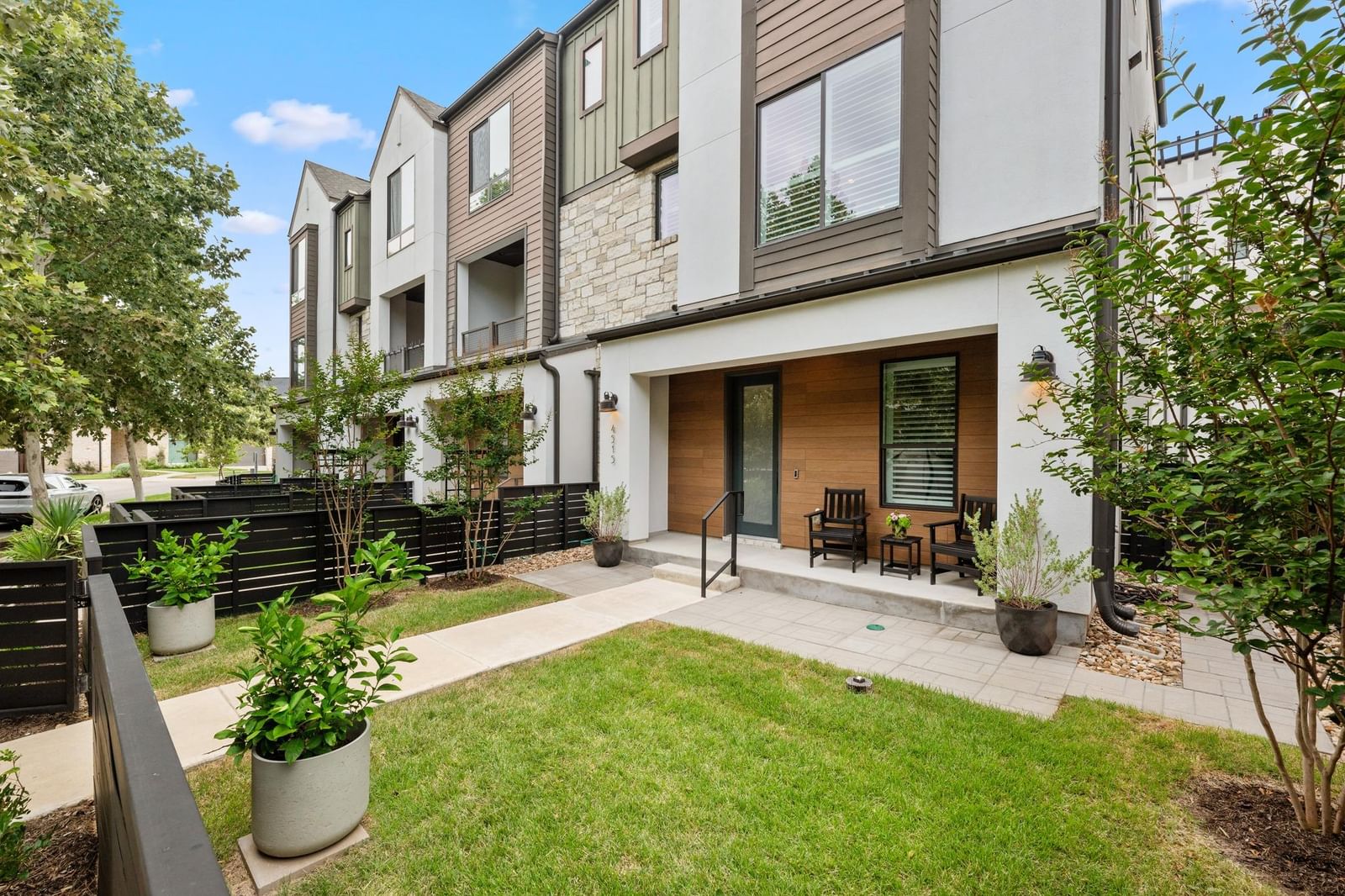 4515 Unity CIR - Photo 1