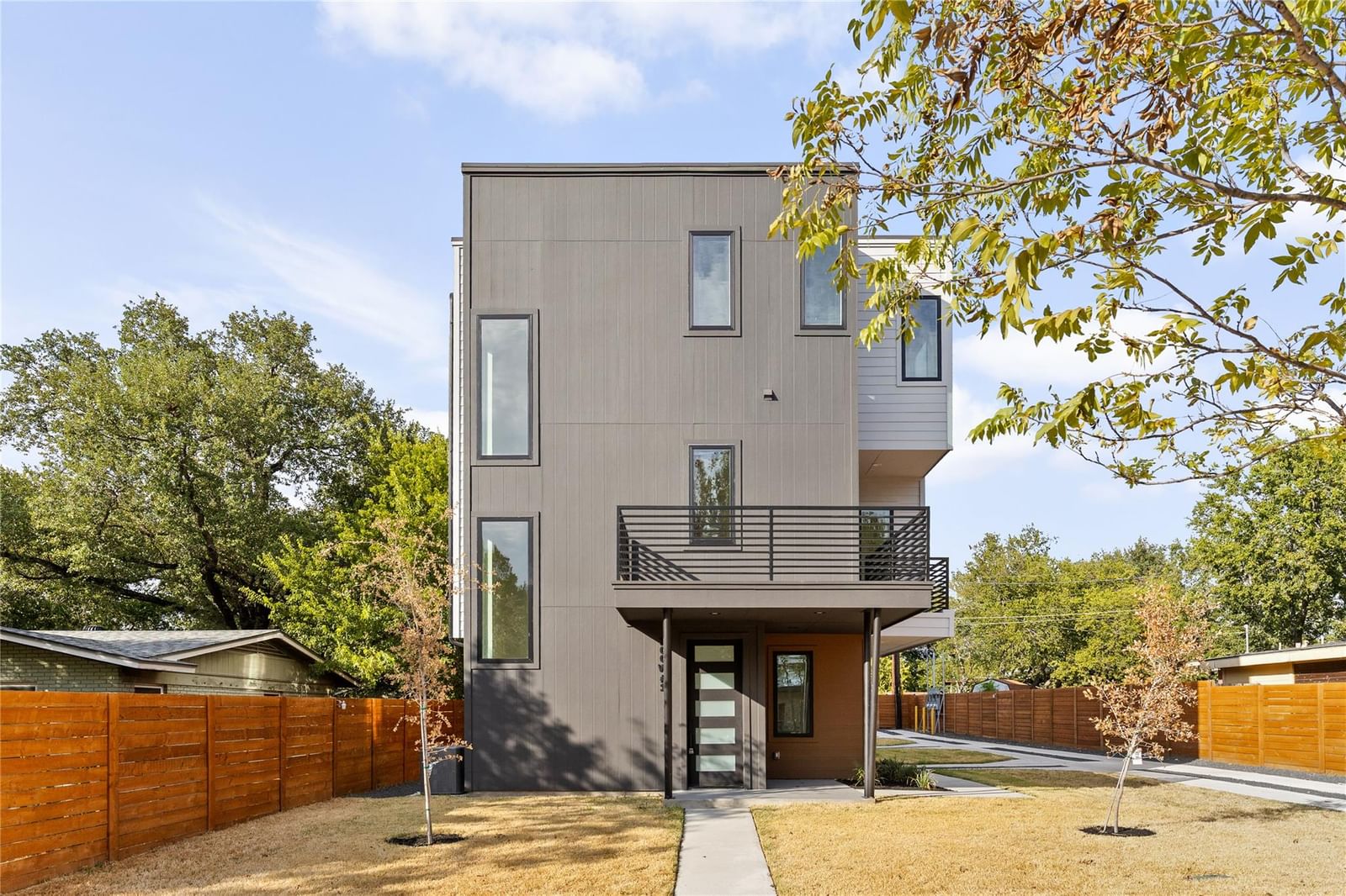 100 W Odell ST #1 - Photo 1