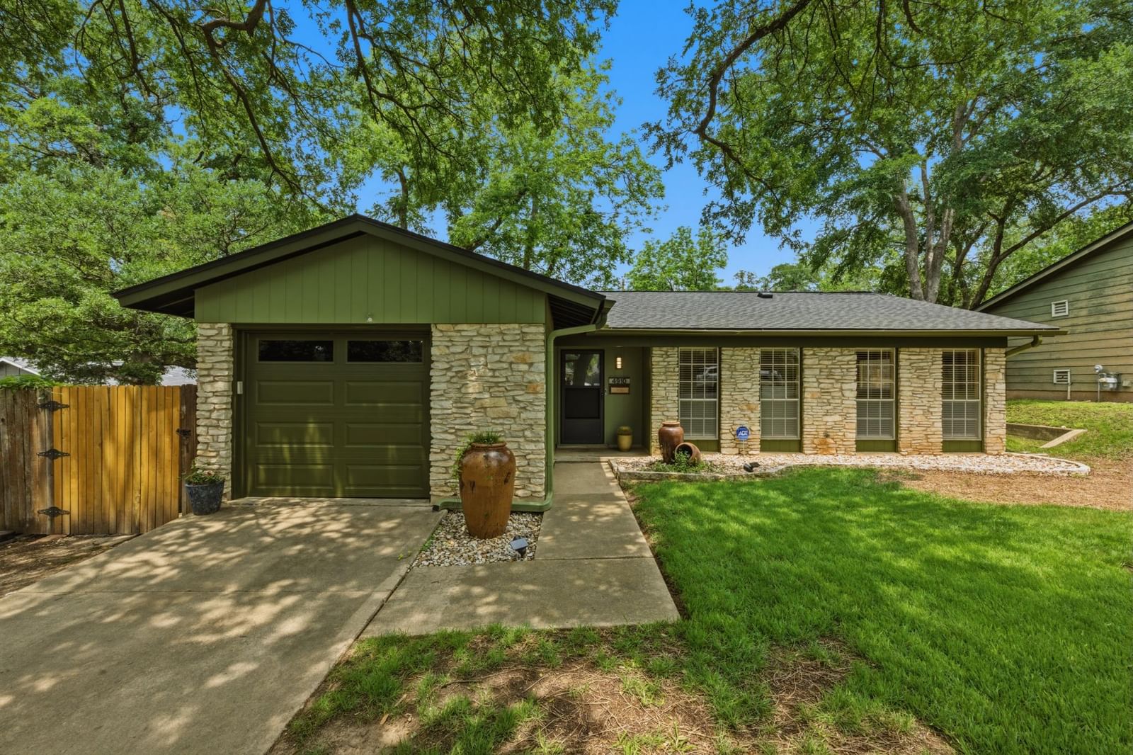 4910 Sylvandale DR - Photo 1