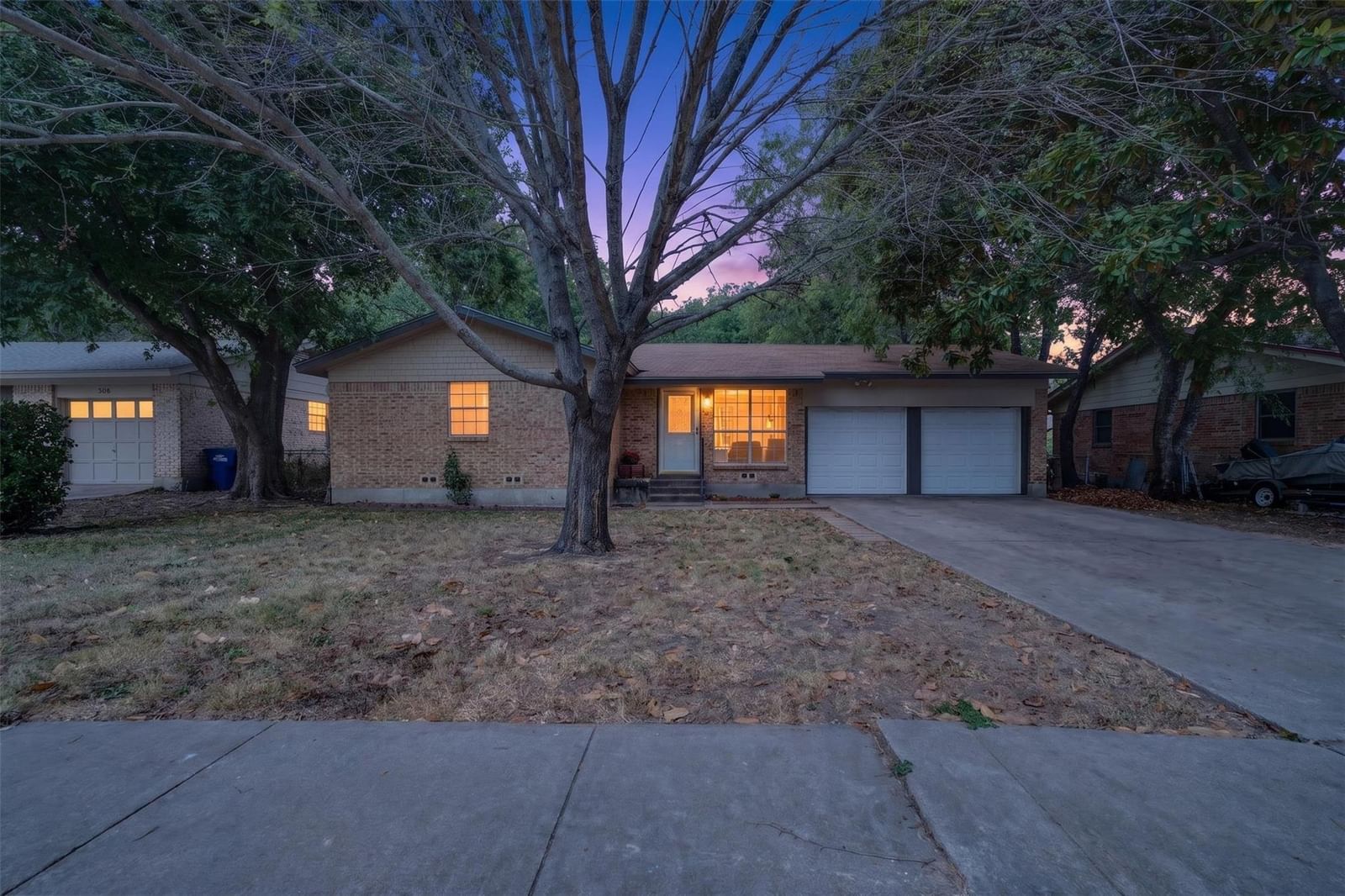 506 Creek ST - Photo 1