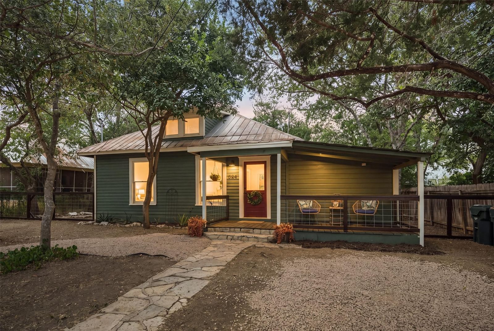 524 Lindsey ST - Photo 1