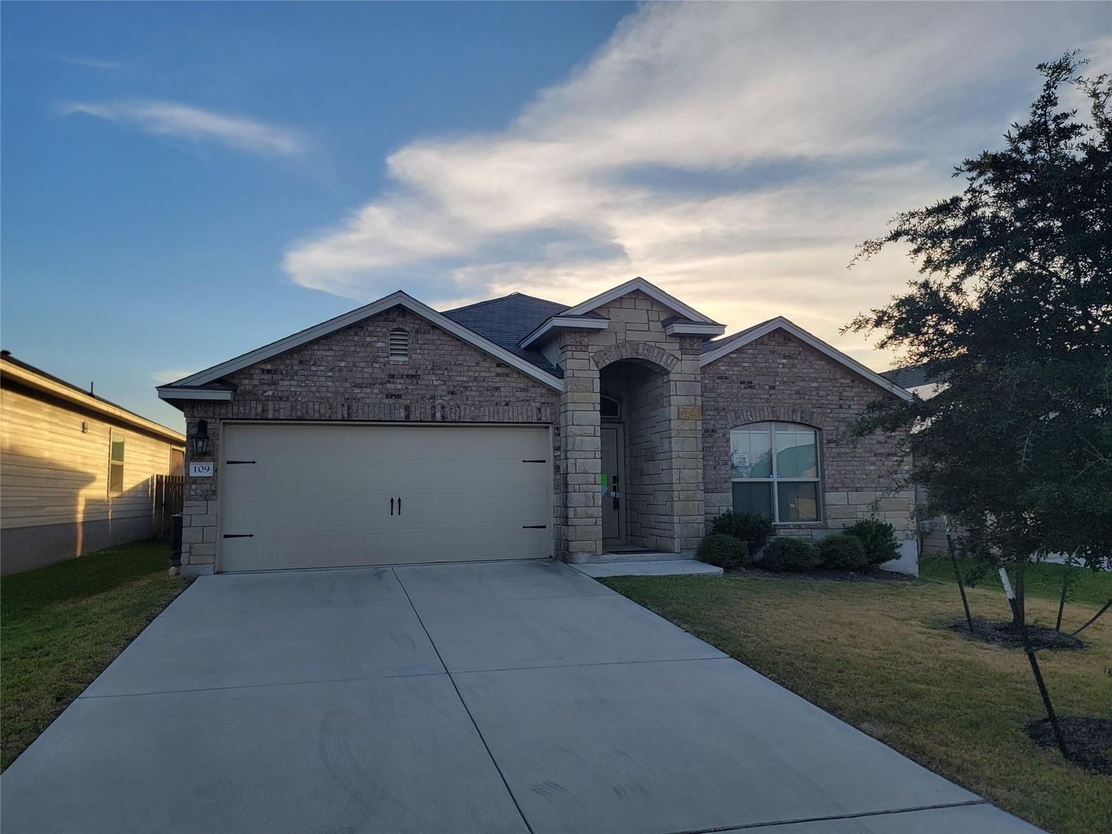 109 Akston CT - Photo 1