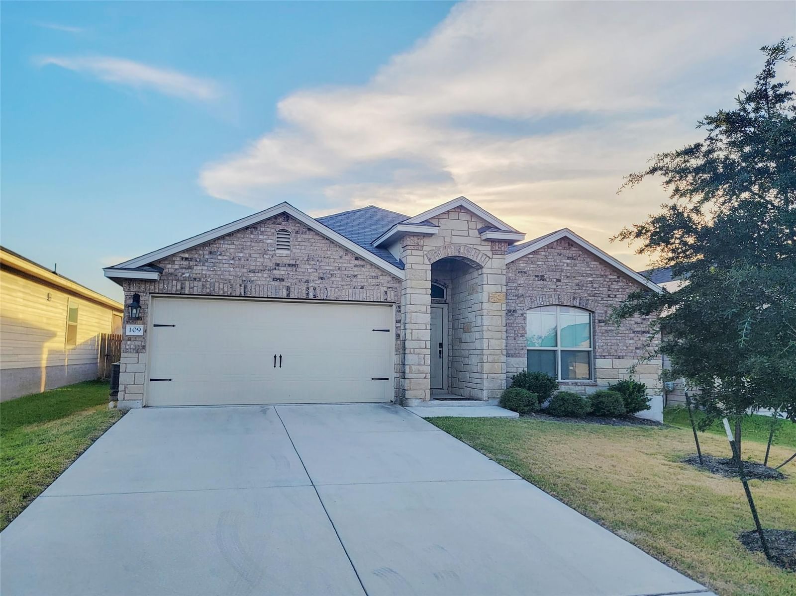 109 Akston CT - Photo 1