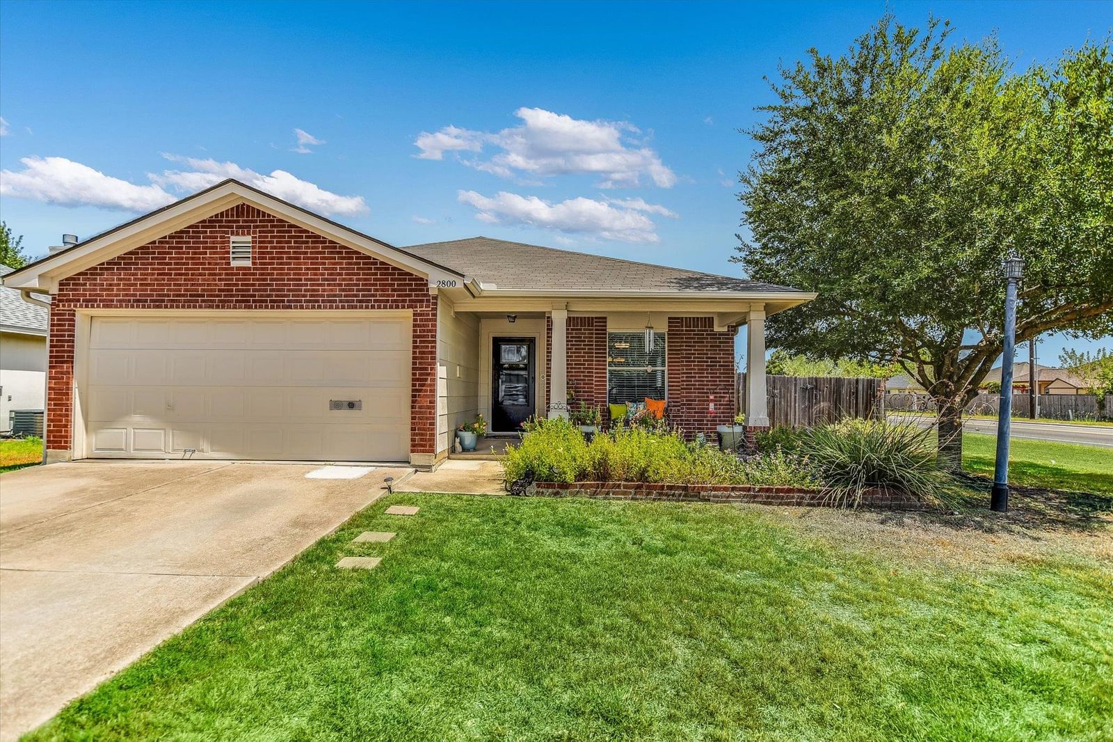 2800 Tyler LN - Photo 1