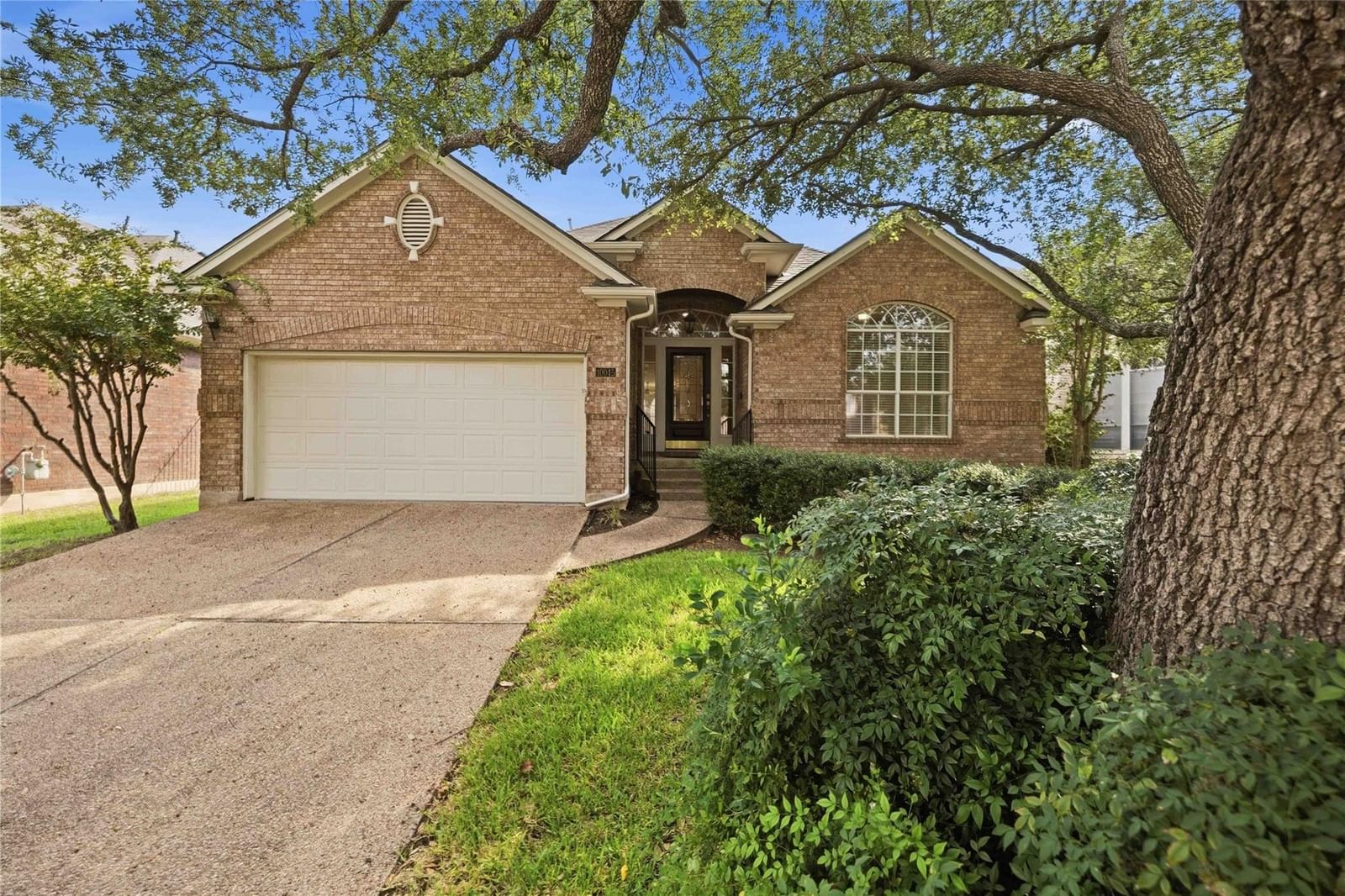 10045 Planters Woods DR - Photo 1