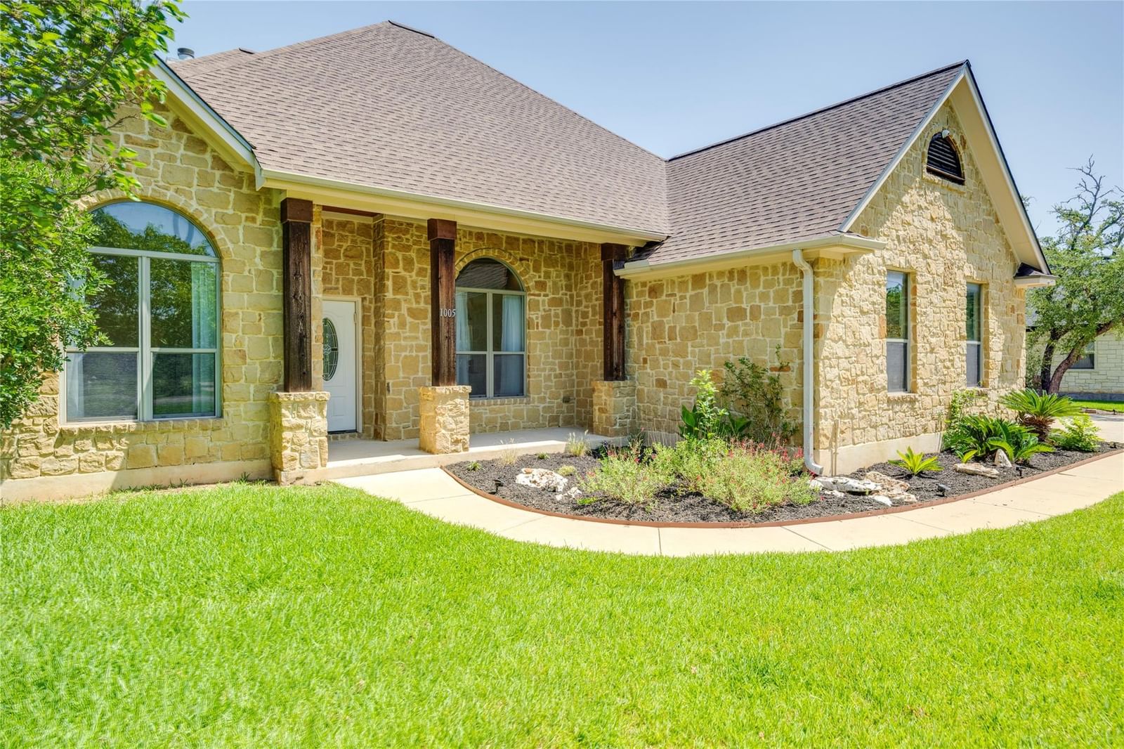 1005 Cedar Park DR - Photo 1