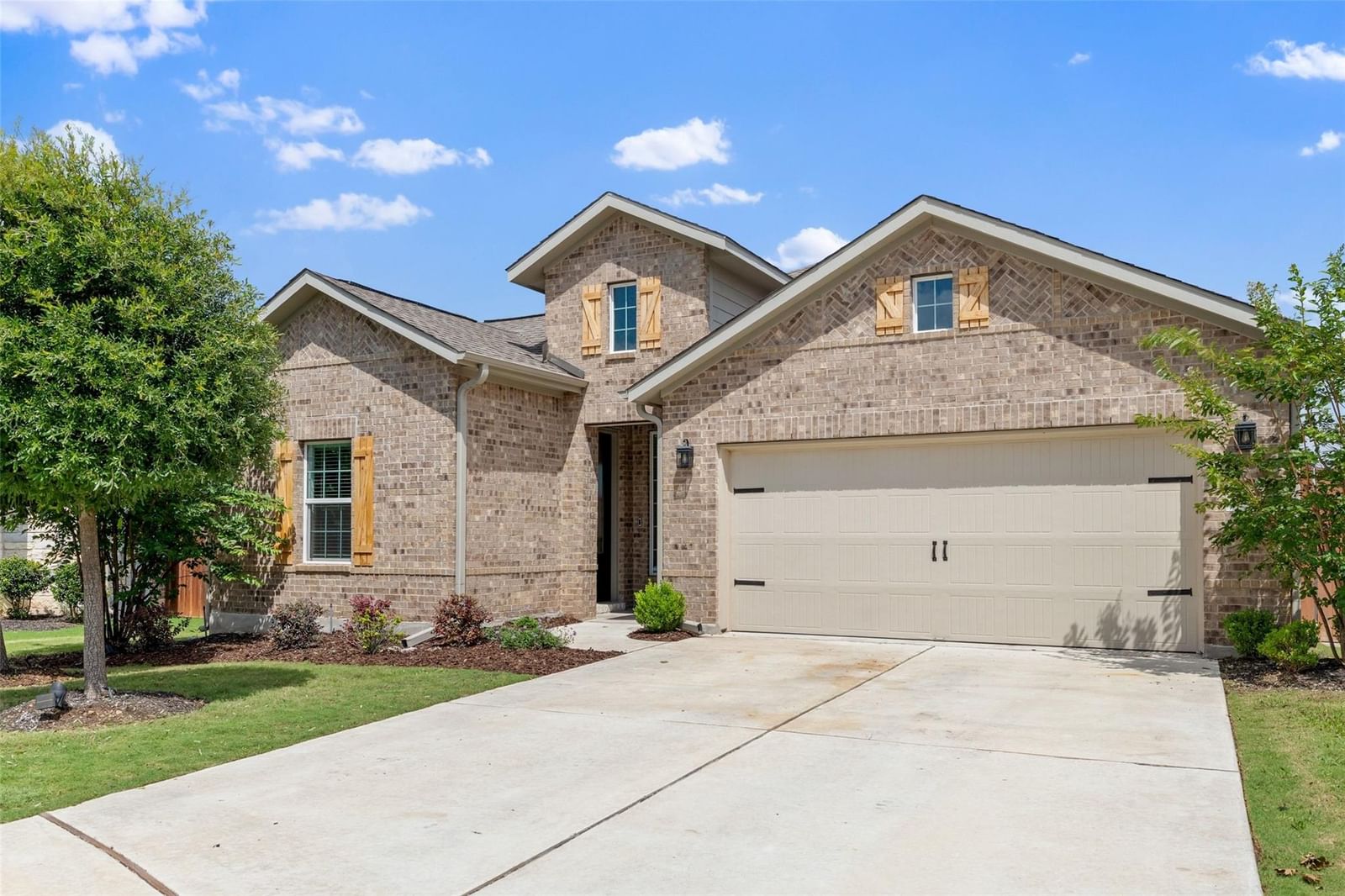 505 Sixpence LN - Photo 1