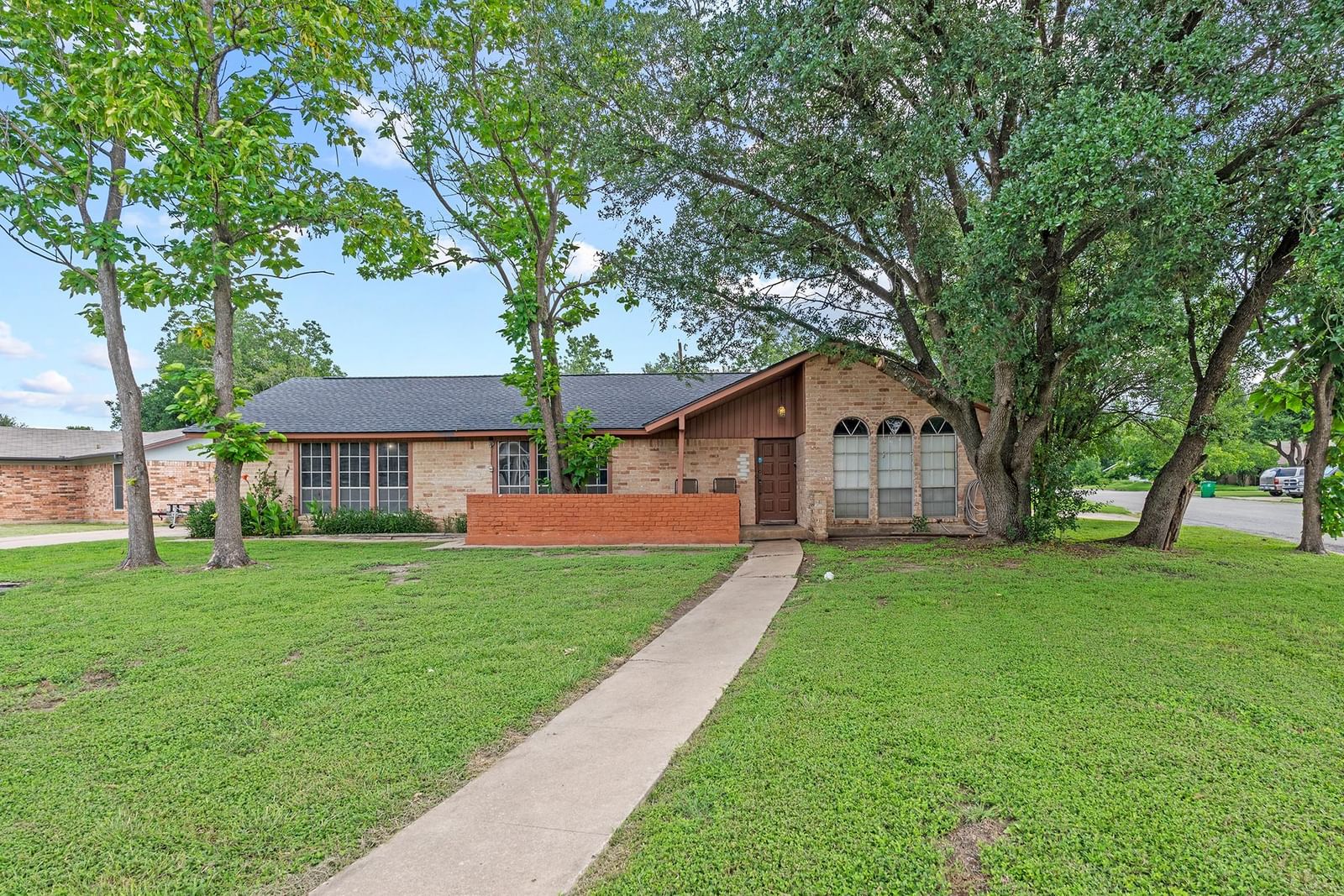 2400 Grace ST - Photo 1