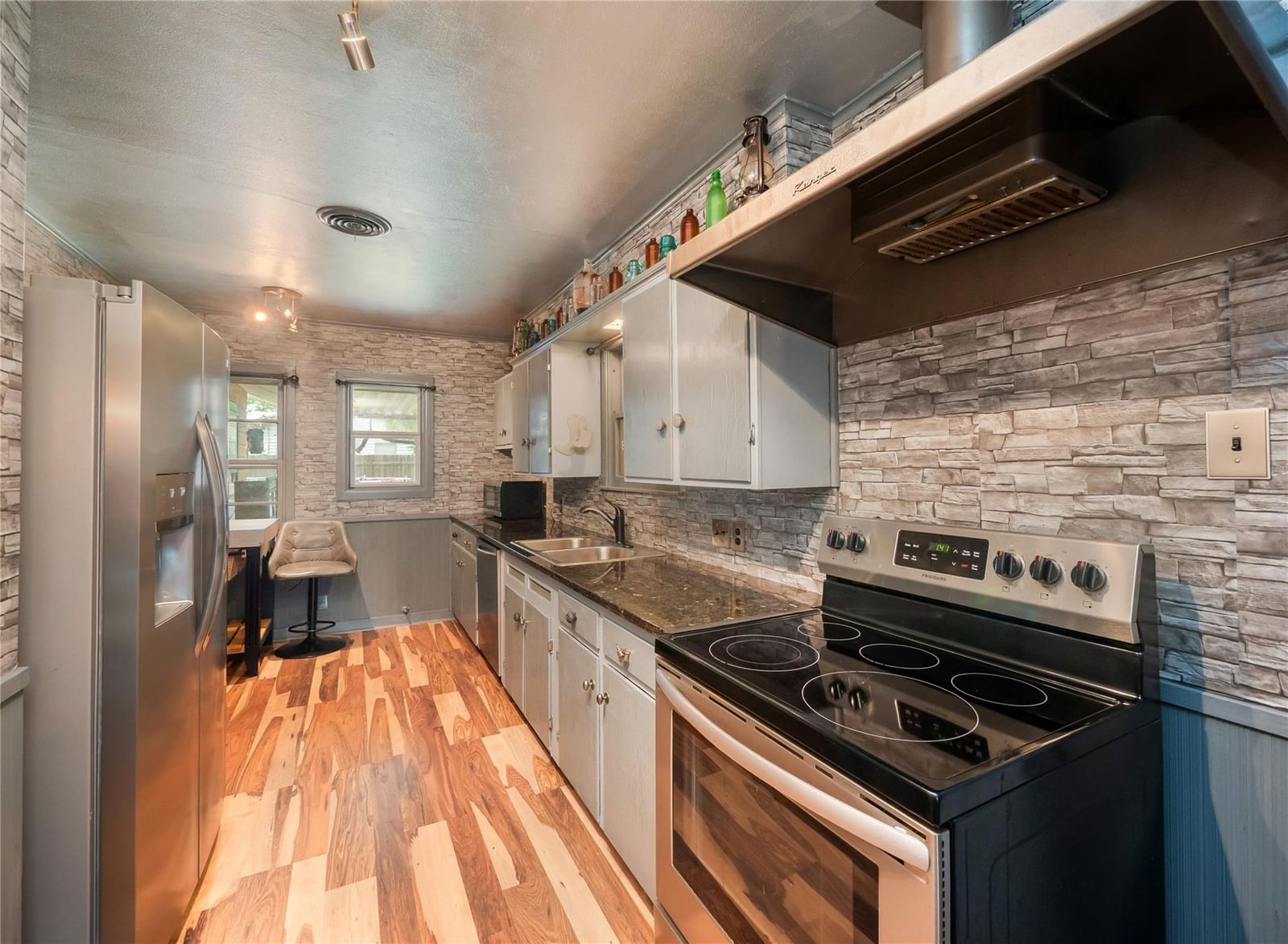 Photo 4