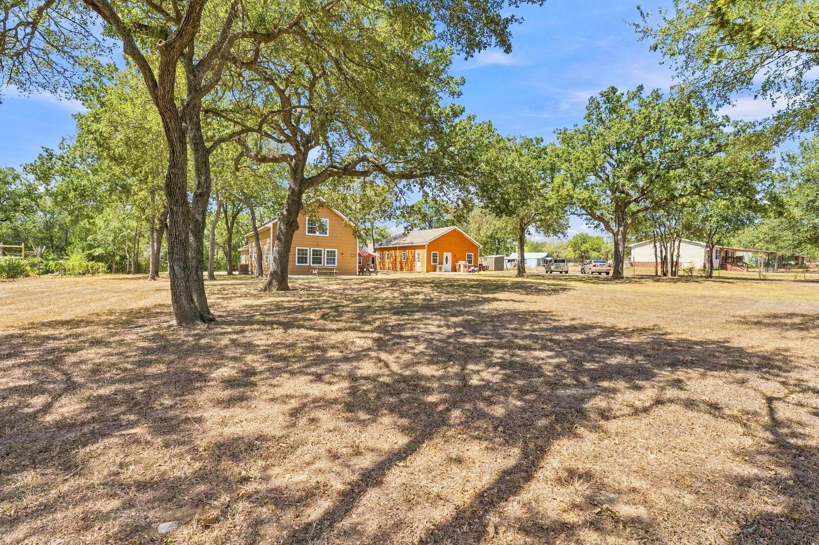 172 Heritage Oaks DR - Photo 1