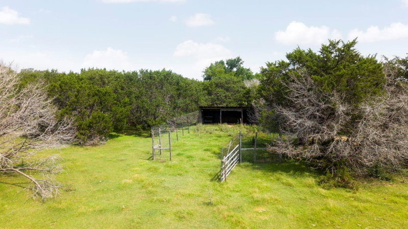 Property photo 32