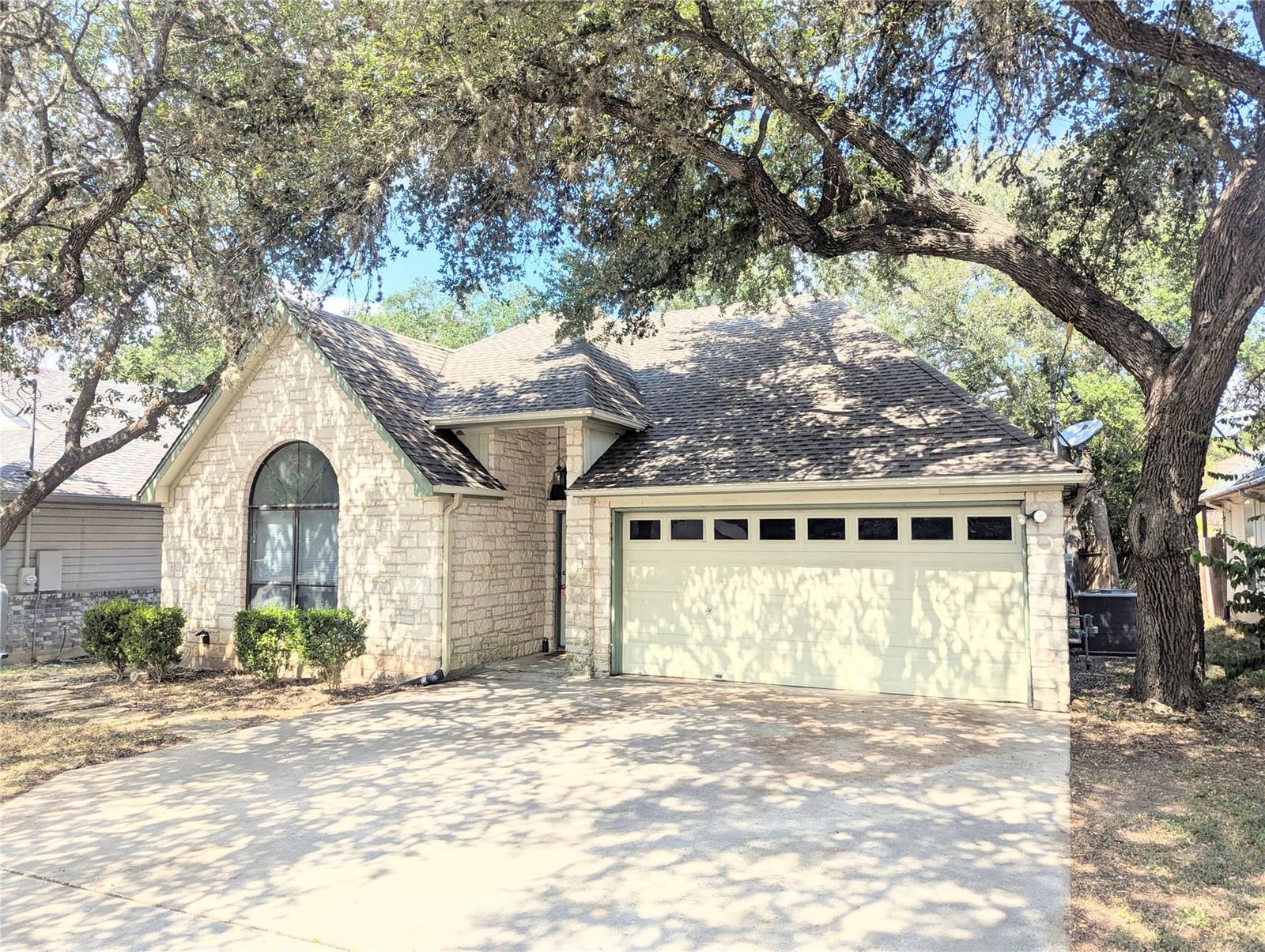 1810 Ramona CIR - Photo 1