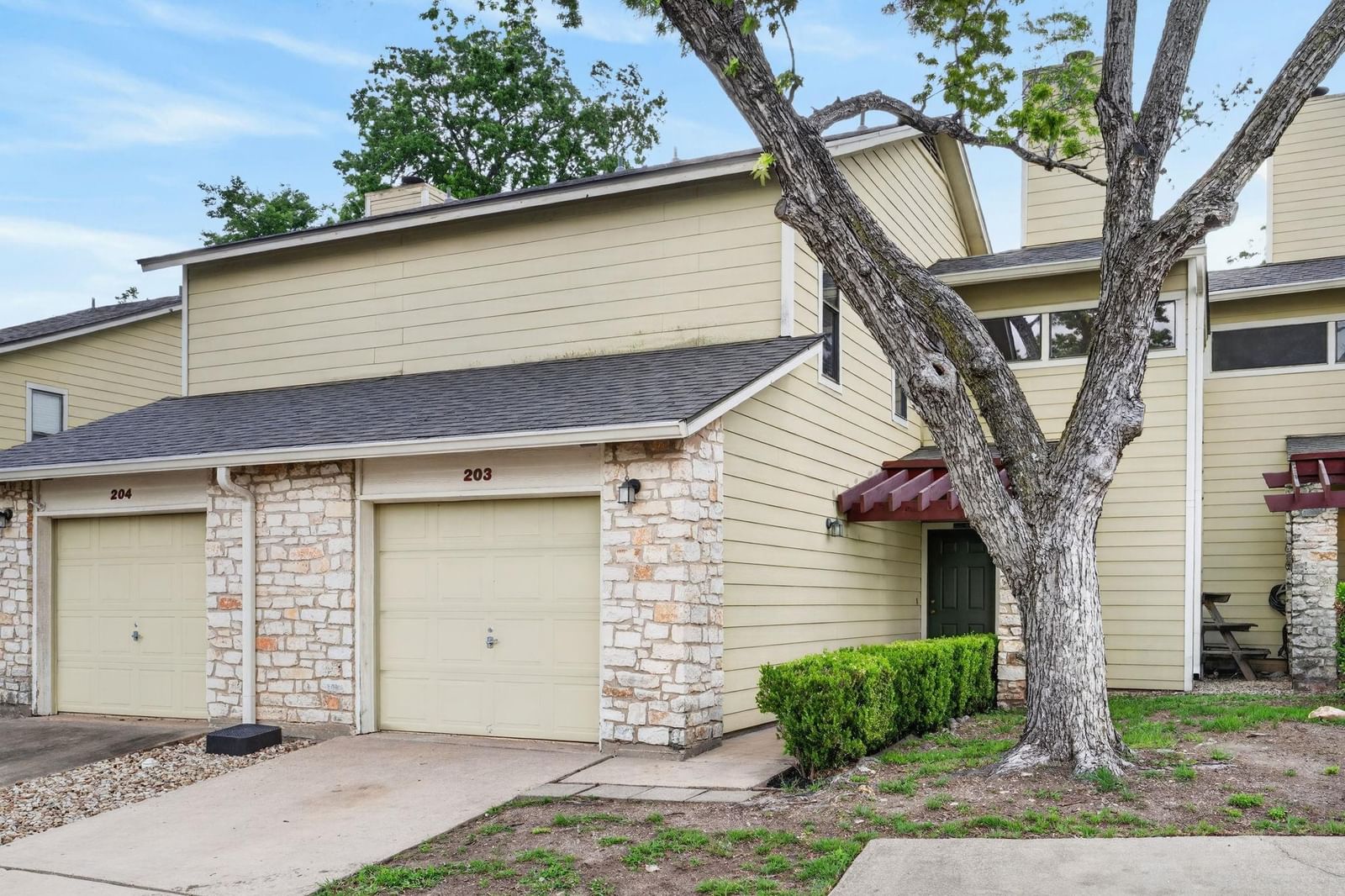 512 Eberhart LN #203 - Photo 1