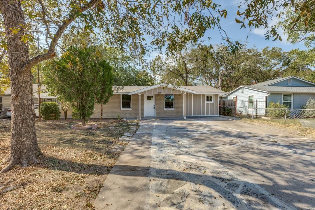 1118 Spur ST - Photo 1