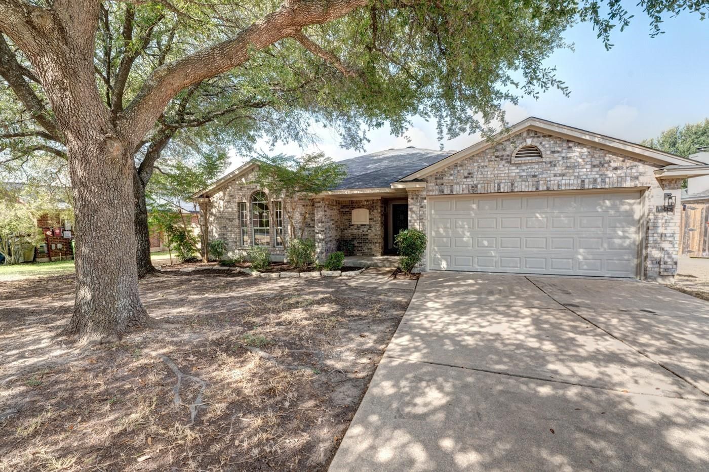 1114 Rolling Ridge DR - Photo 1