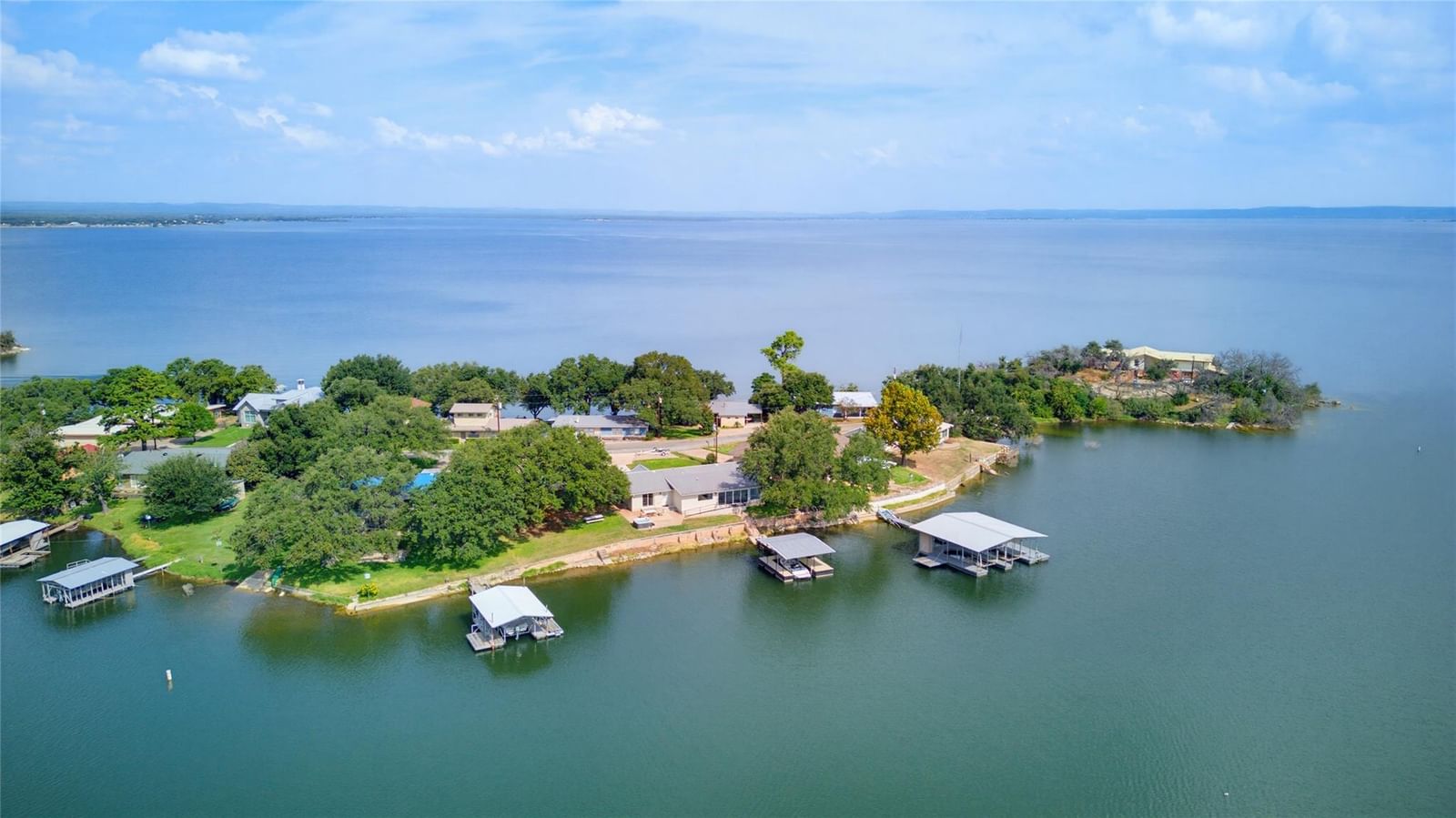 516 Island Lodges DR - Photo 1
