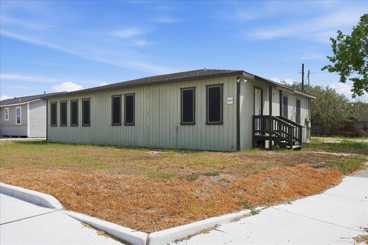 4942 Everhart RD - Photo 1