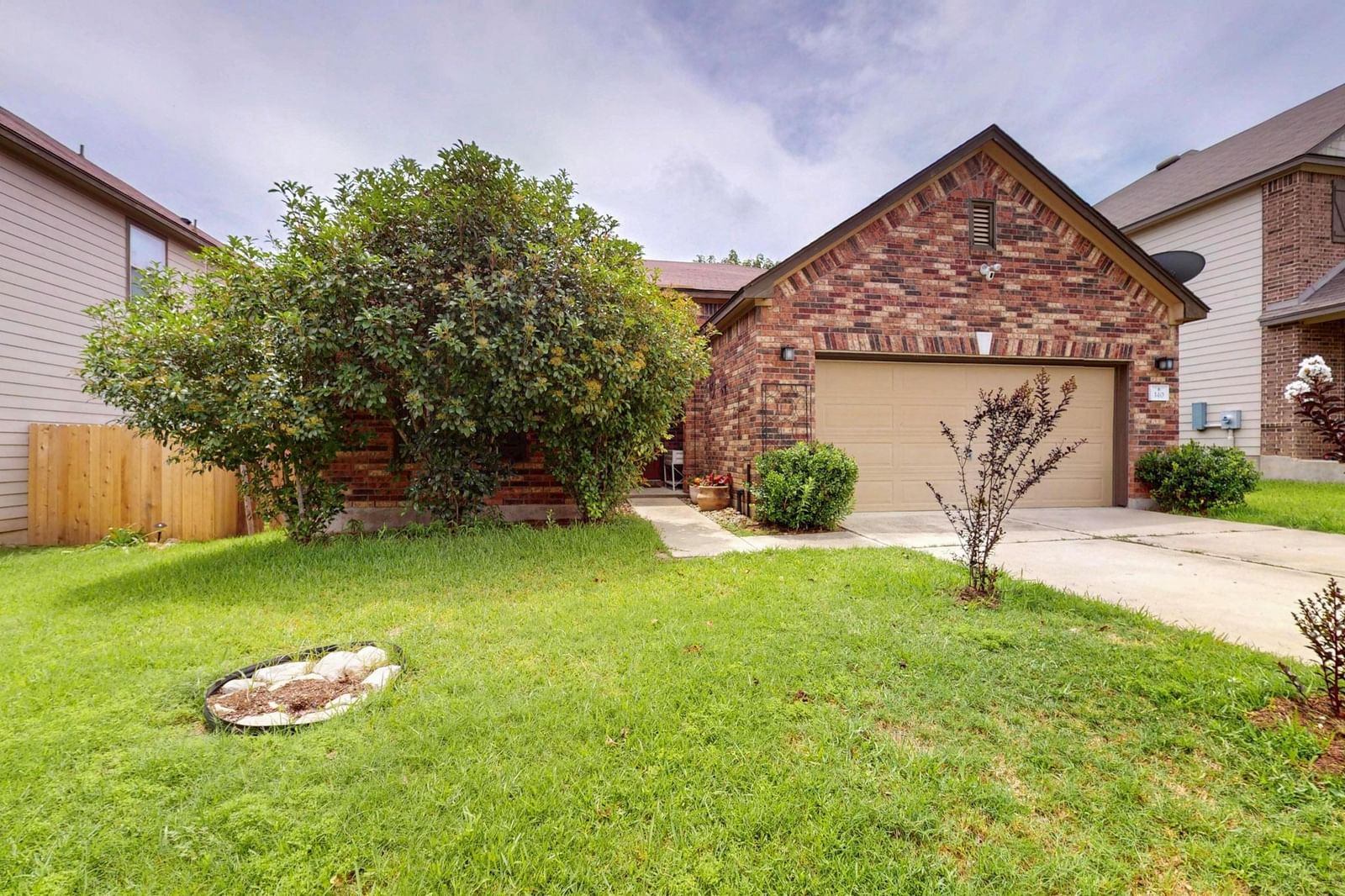140 Matthews LN - Photo 1