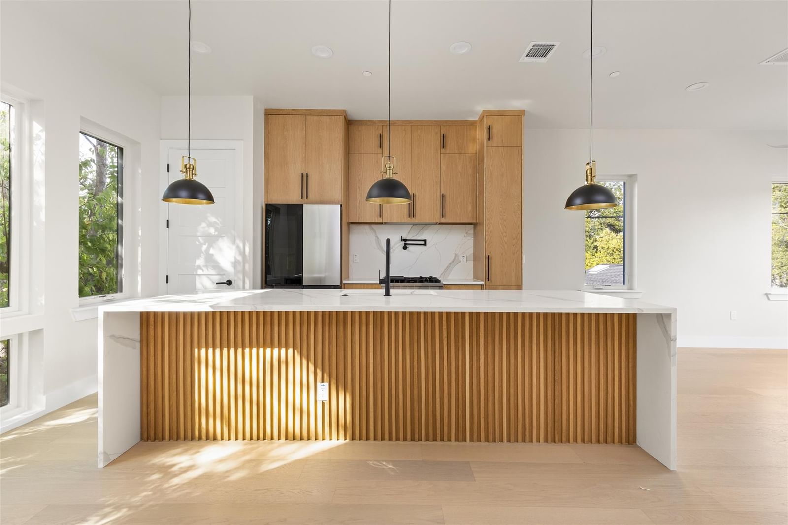 100 W Odell ST #3 - Photo 1