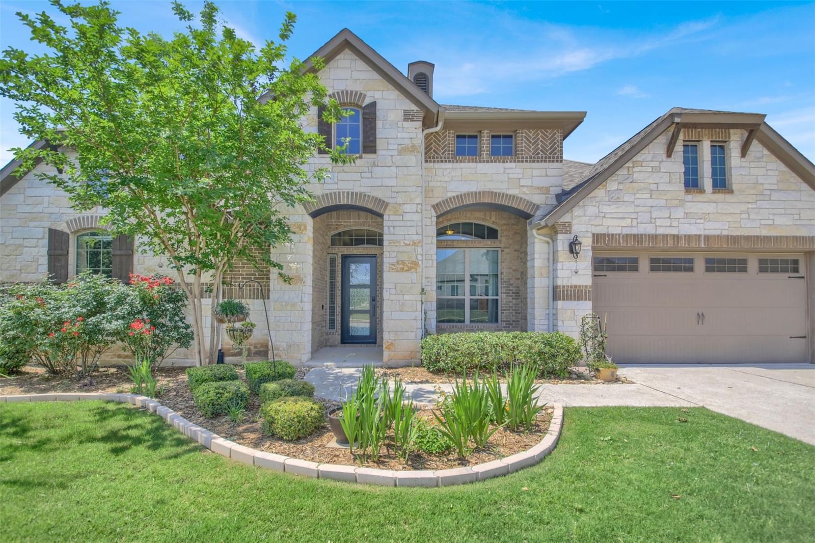 3901 Stanyan DR - Photo 1