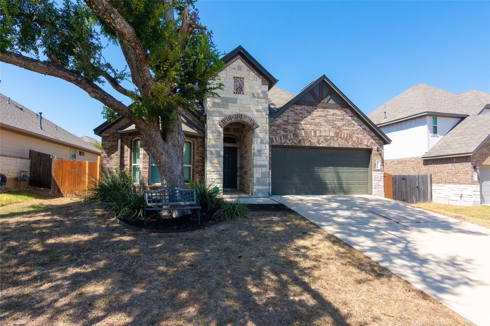 1916 Bobbywoods LN - Photo 1