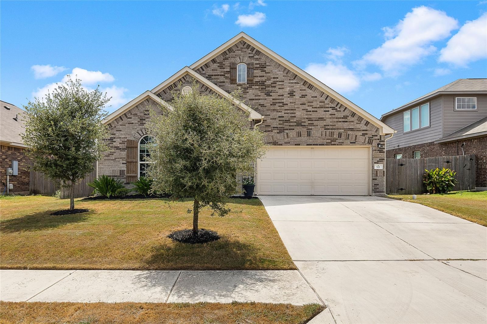 521 Hendelson LN - Photo 1