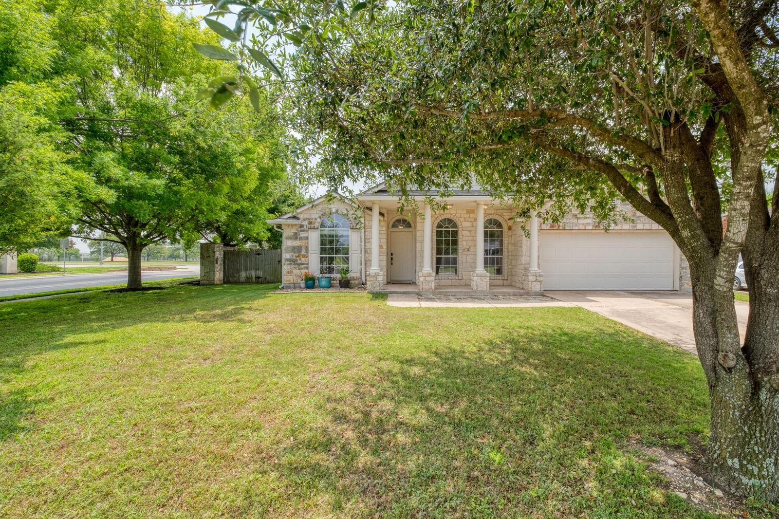 2100 Pearson WAY - Photo 1