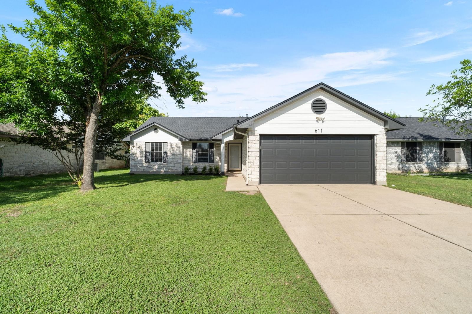 611 Clearcreek DR - Photo 1