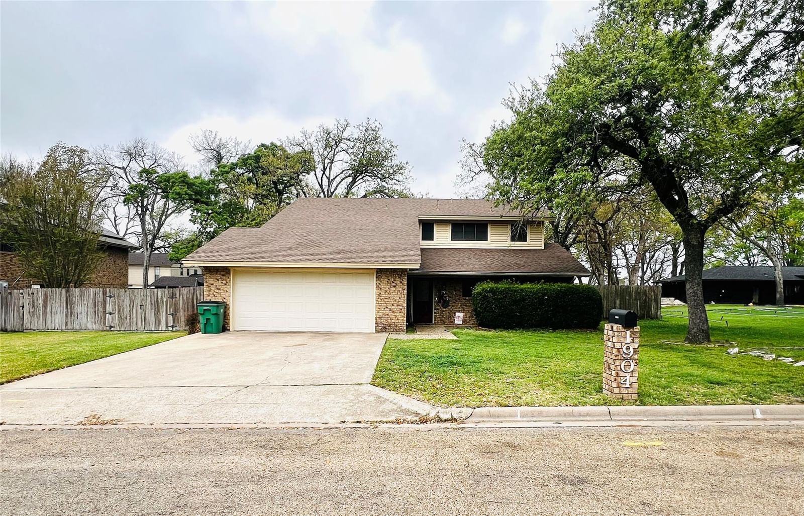 1904 N Hoover Ave - Photo 1