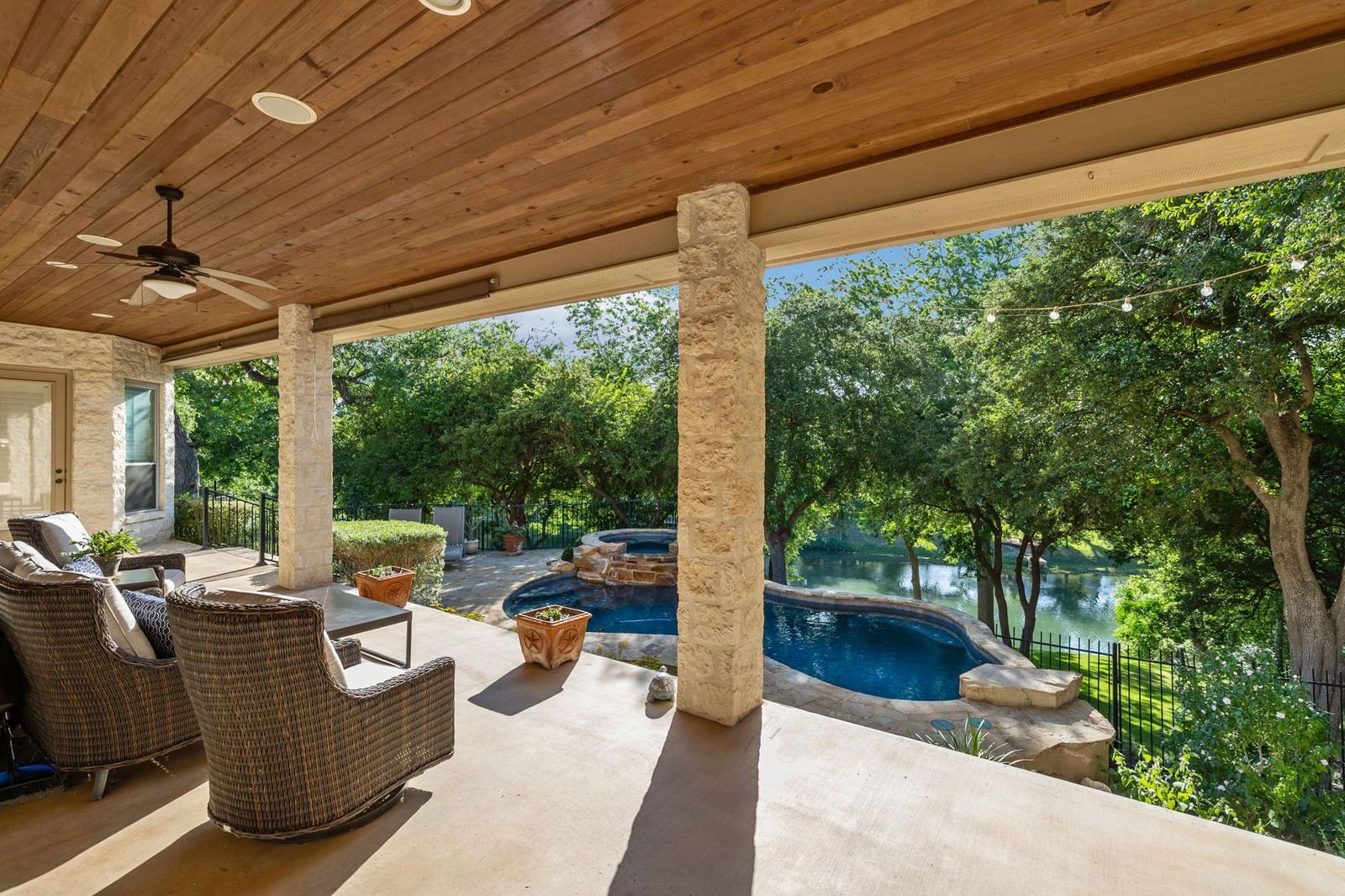 1033 River TER - Photo 1