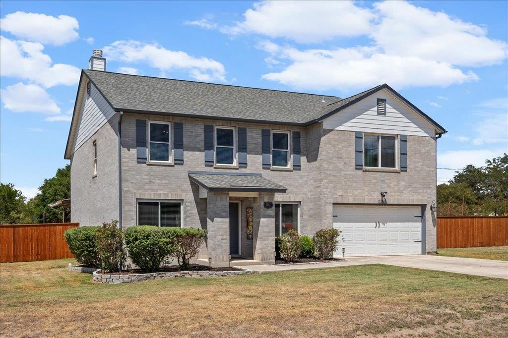 821 Bella Vista CIR - Photo 1