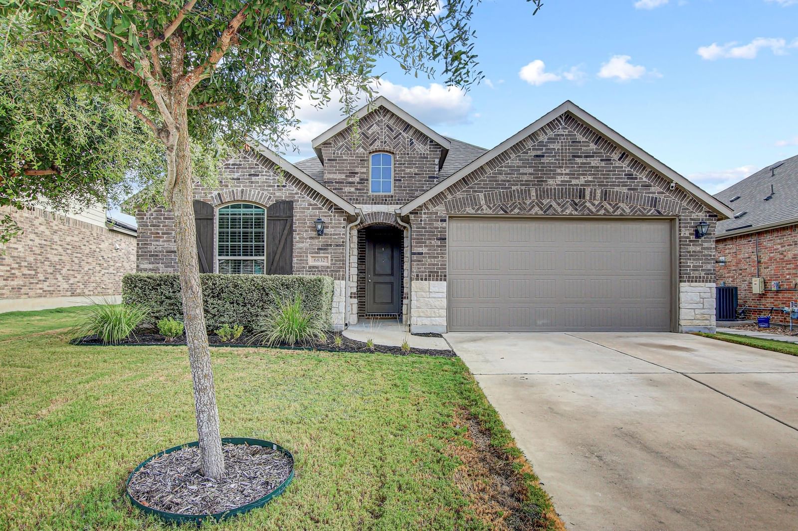6832 Catania LOOP - Photo 1