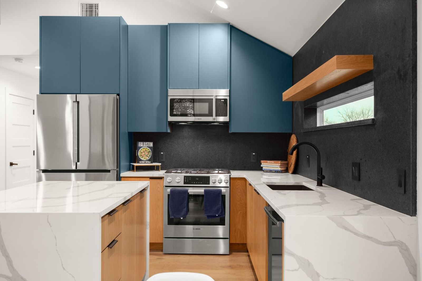2416 10th ST - Photo 1