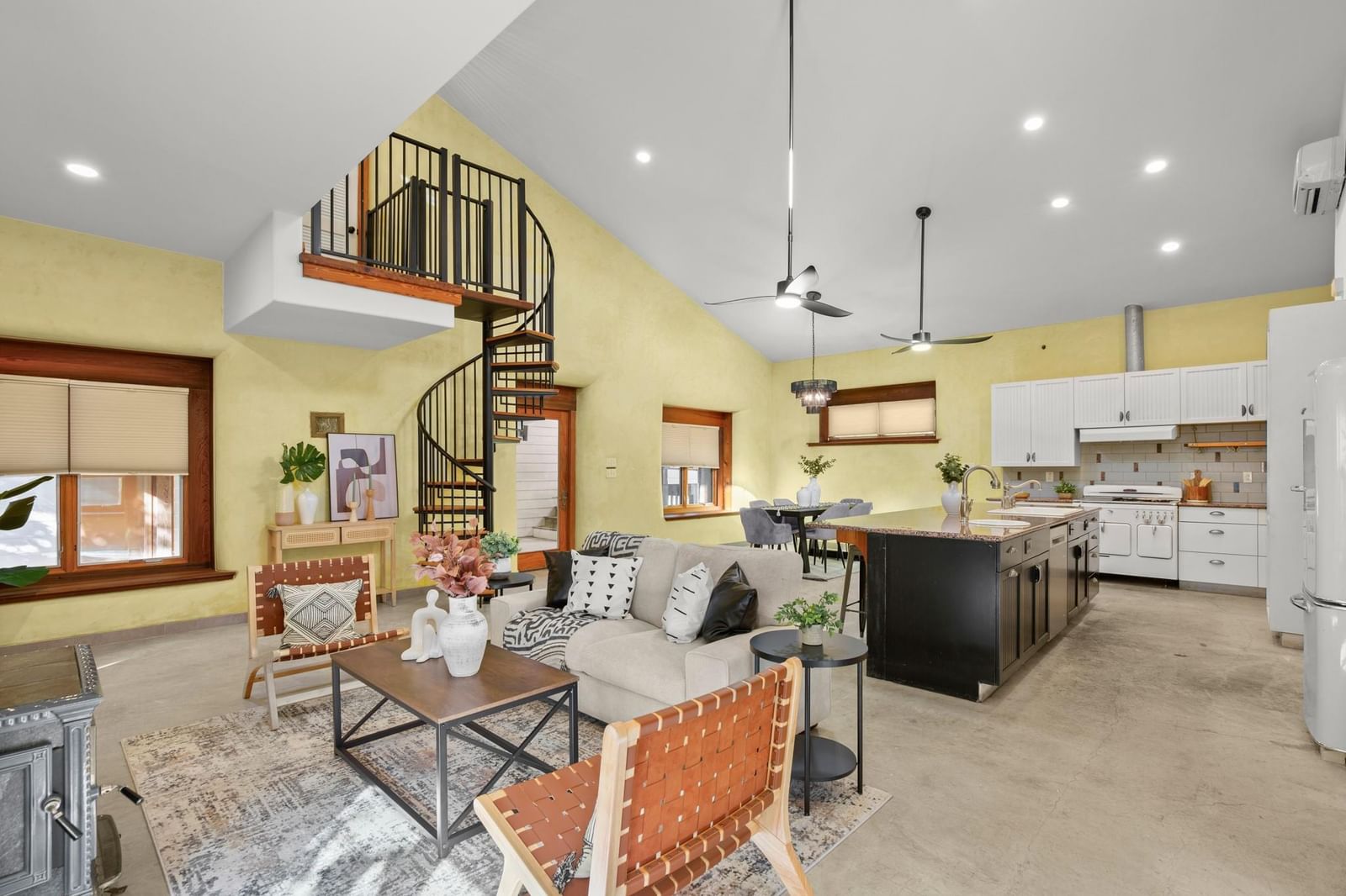 913 Taulbee LN - Photo 1