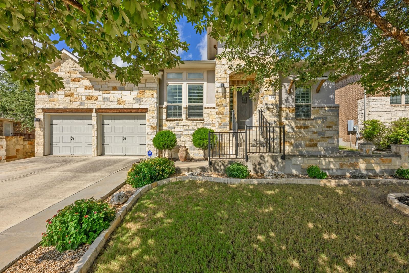865 Catalina LN - Photo 1