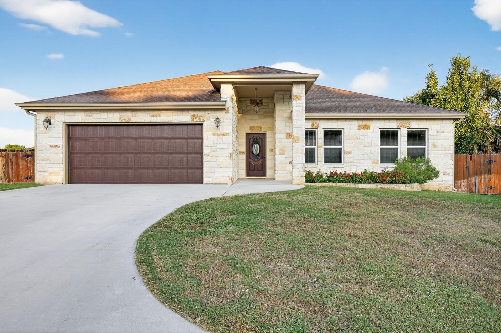 237 Meadowlakes DR - Photo 1